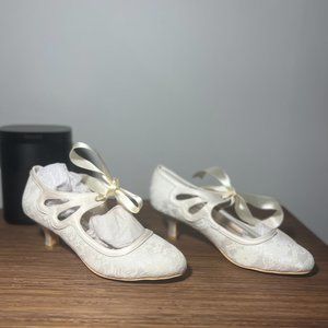 ELEGANTPARK Lace Wedding Shoes Closed Toe Bridal Shoes Women Mary Jane Low Heels